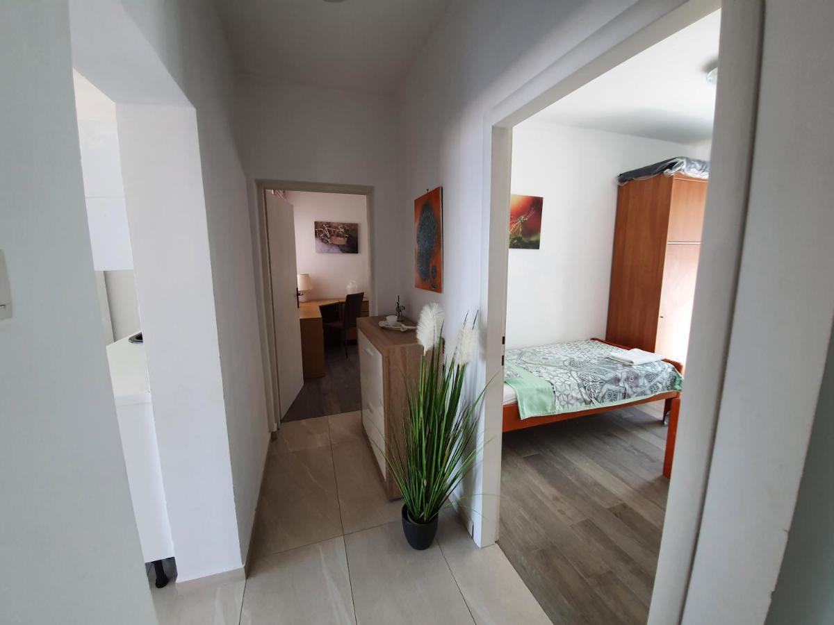 Apartments Dora Vantacici Exterior photo
