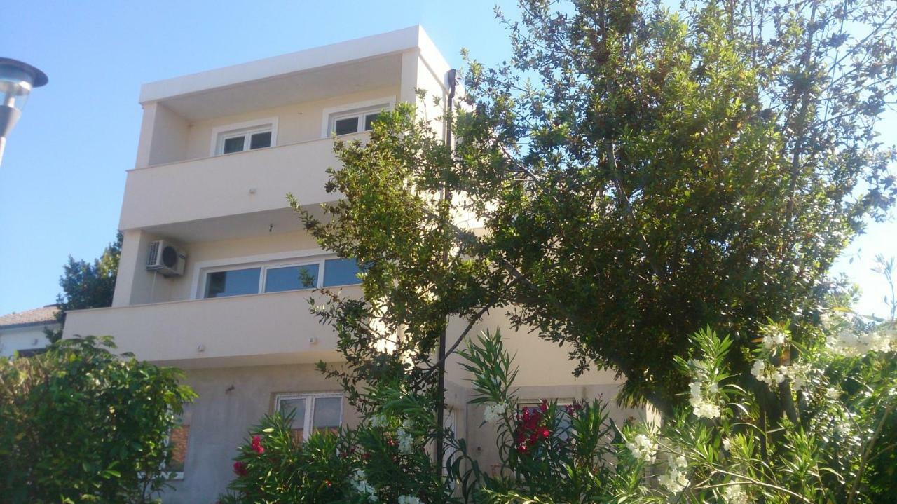 Apartments Dora Vantacici Exterior photo